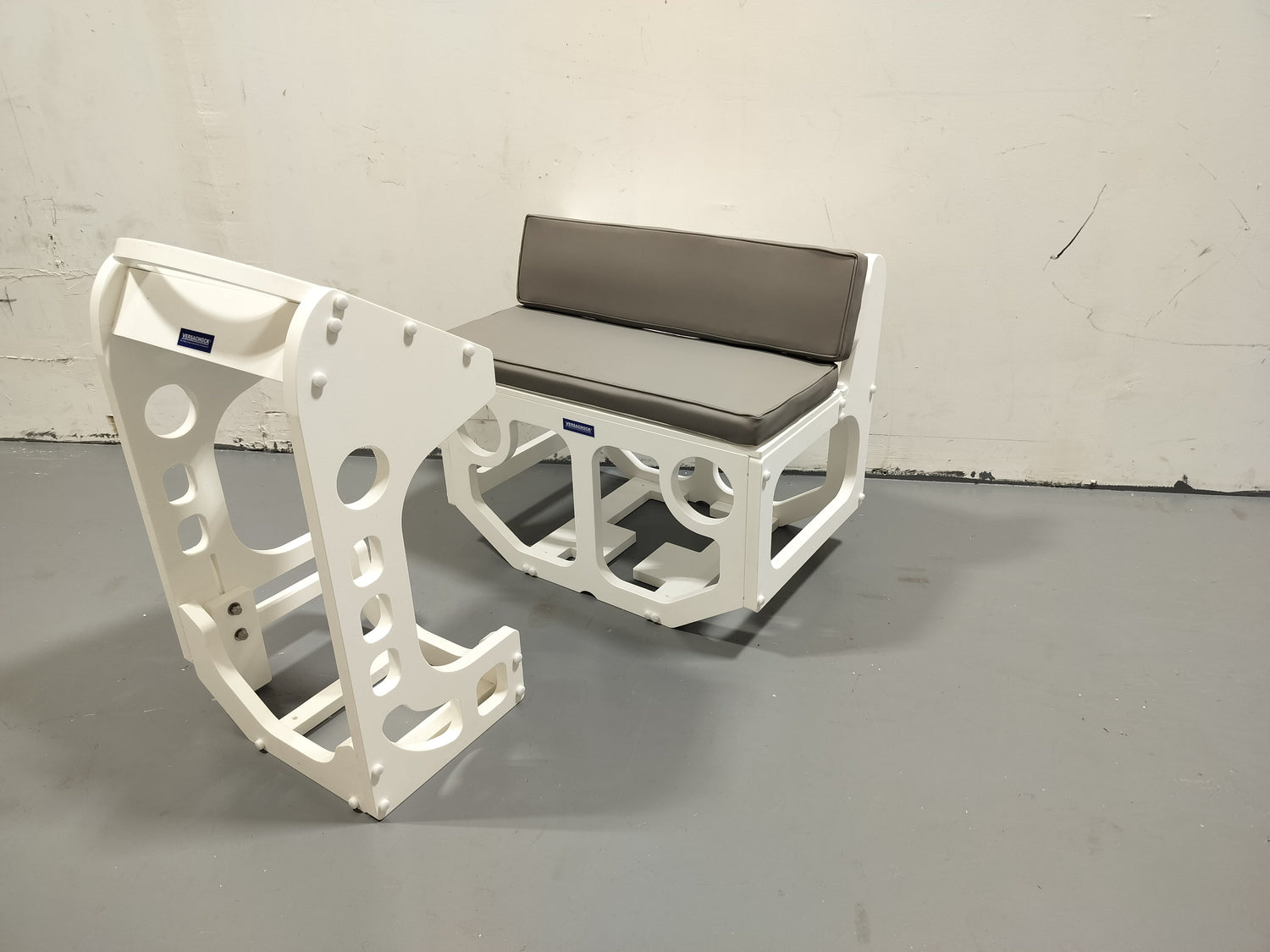 SEATS/CONSOLES